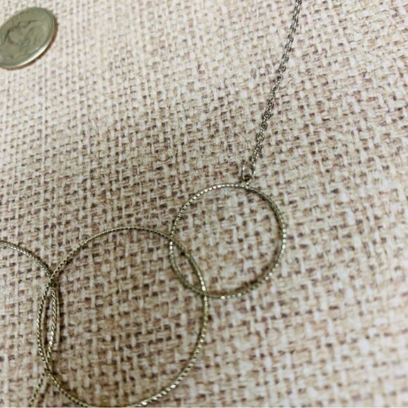 Dainty Silver Wire Circles Necklace - Picture 2 of 3